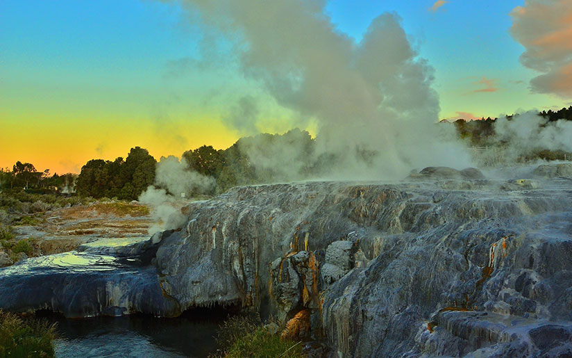 Photo of Rotorua Geothermal Park on the North Island